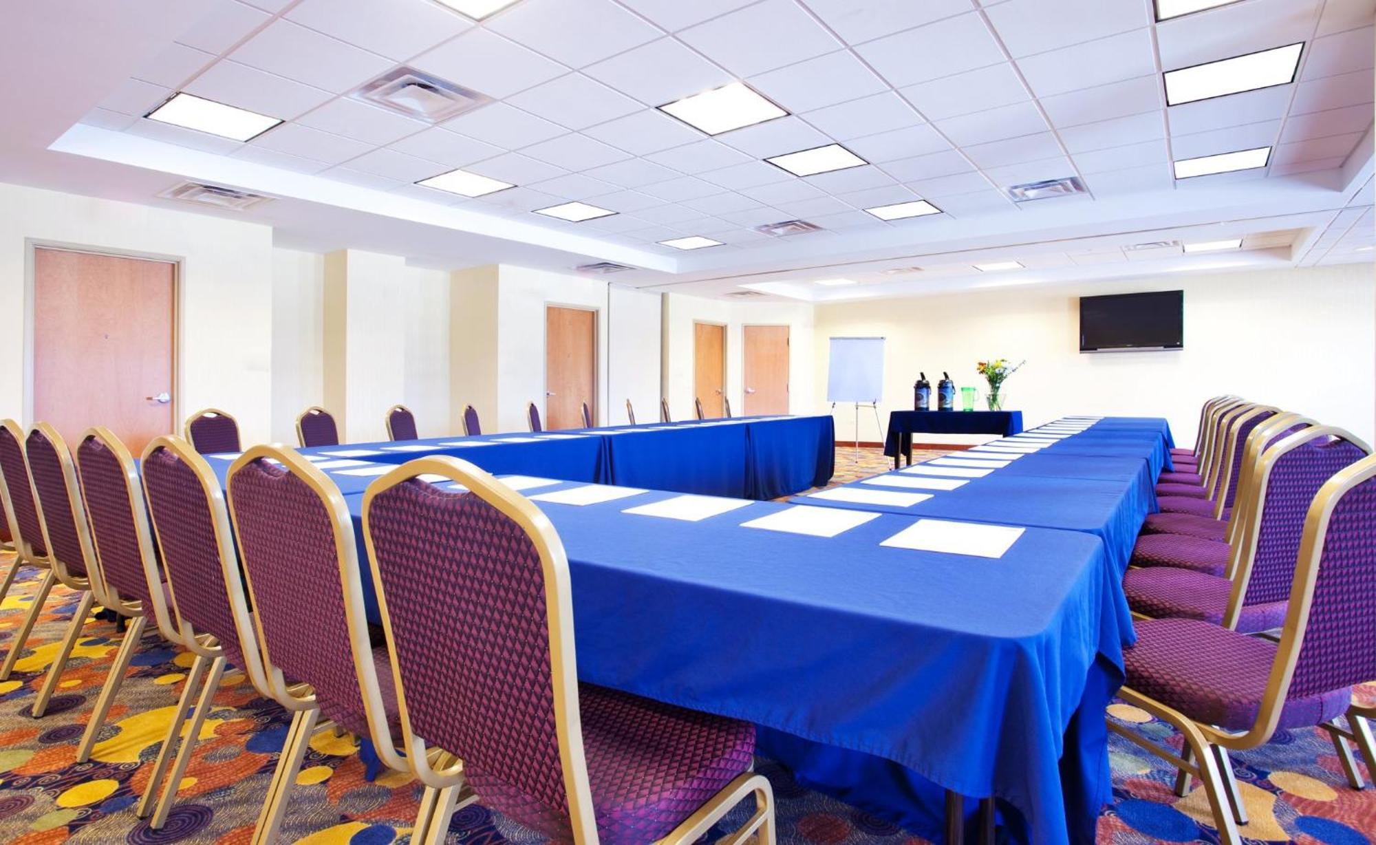 Holiday Inn Express Hotel & Suites Waukegan/Gurnee By Ihg Exterior photo