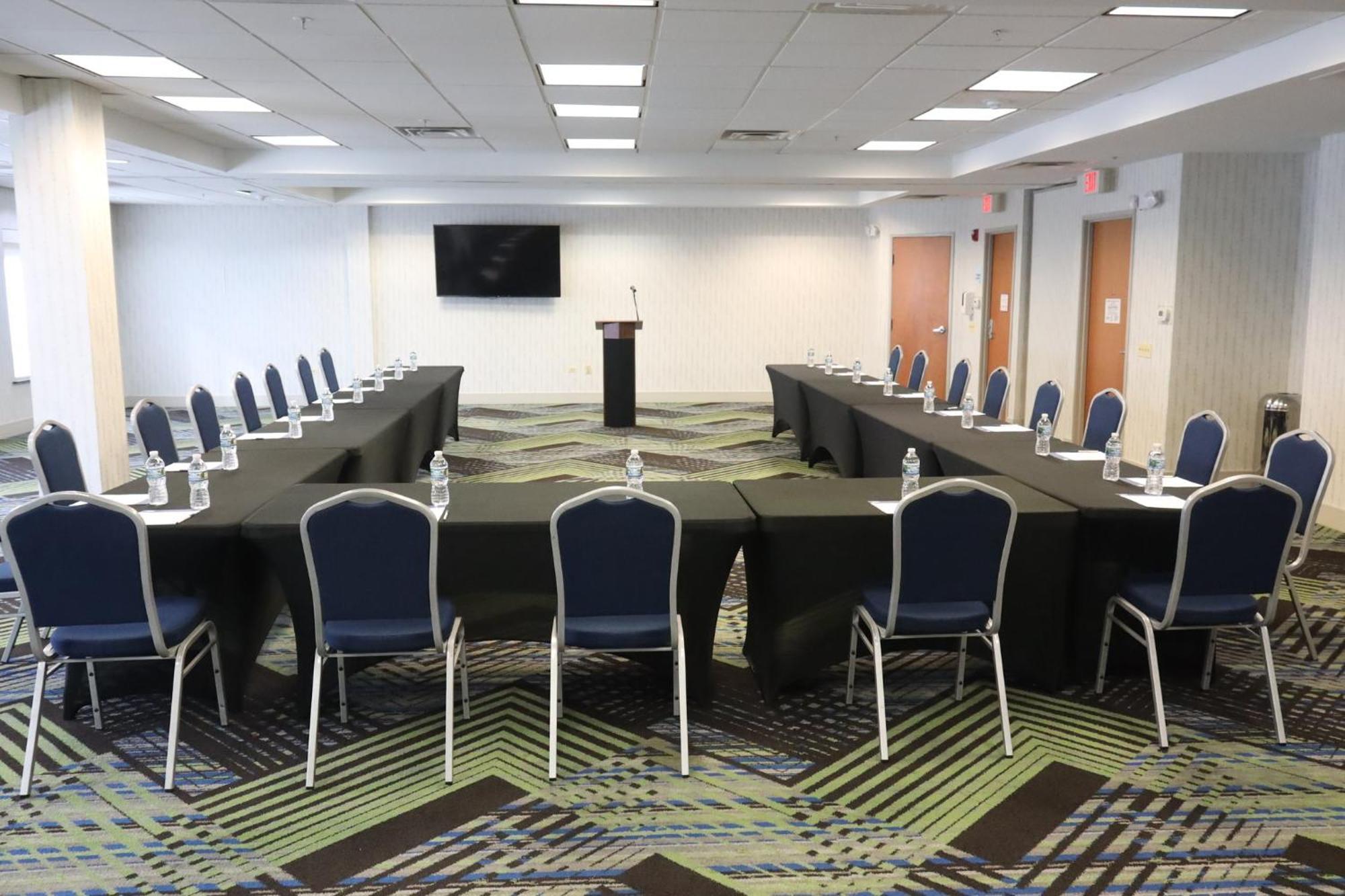 Holiday Inn Express Hotel & Suites Waukegan/Gurnee By Ihg Exterior photo