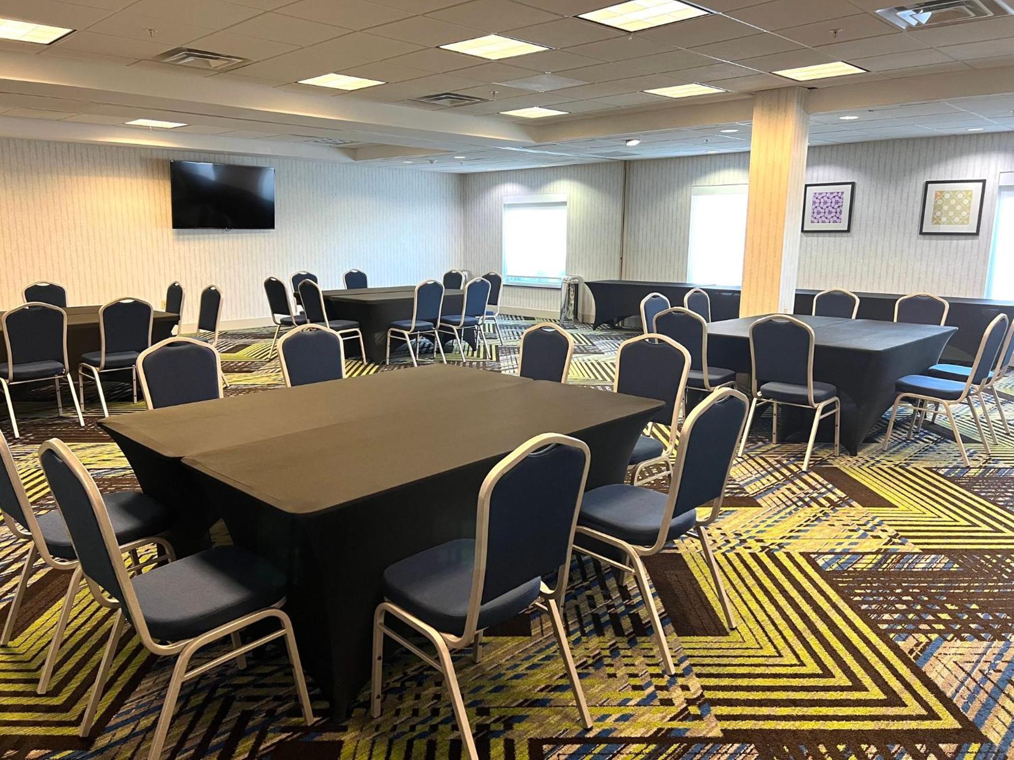 Holiday Inn Express Hotel & Suites Waukegan/Gurnee By Ihg Exterior photo